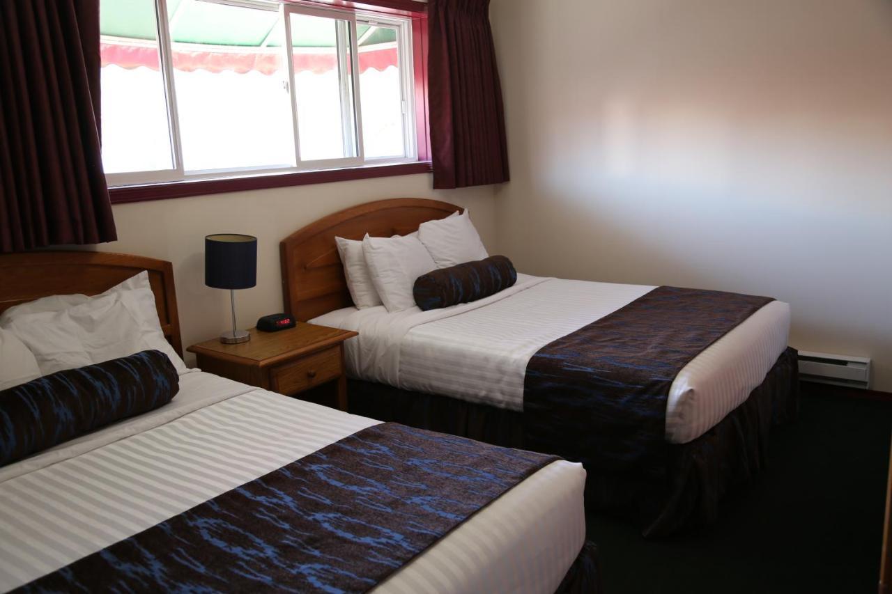Slumber Lodge Penticton Room photo